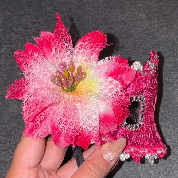 Elegant Pink Lace Masquerade Mask - Picture 3 of 7